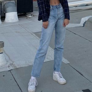 Brandy Melville light wash straight leg jeans